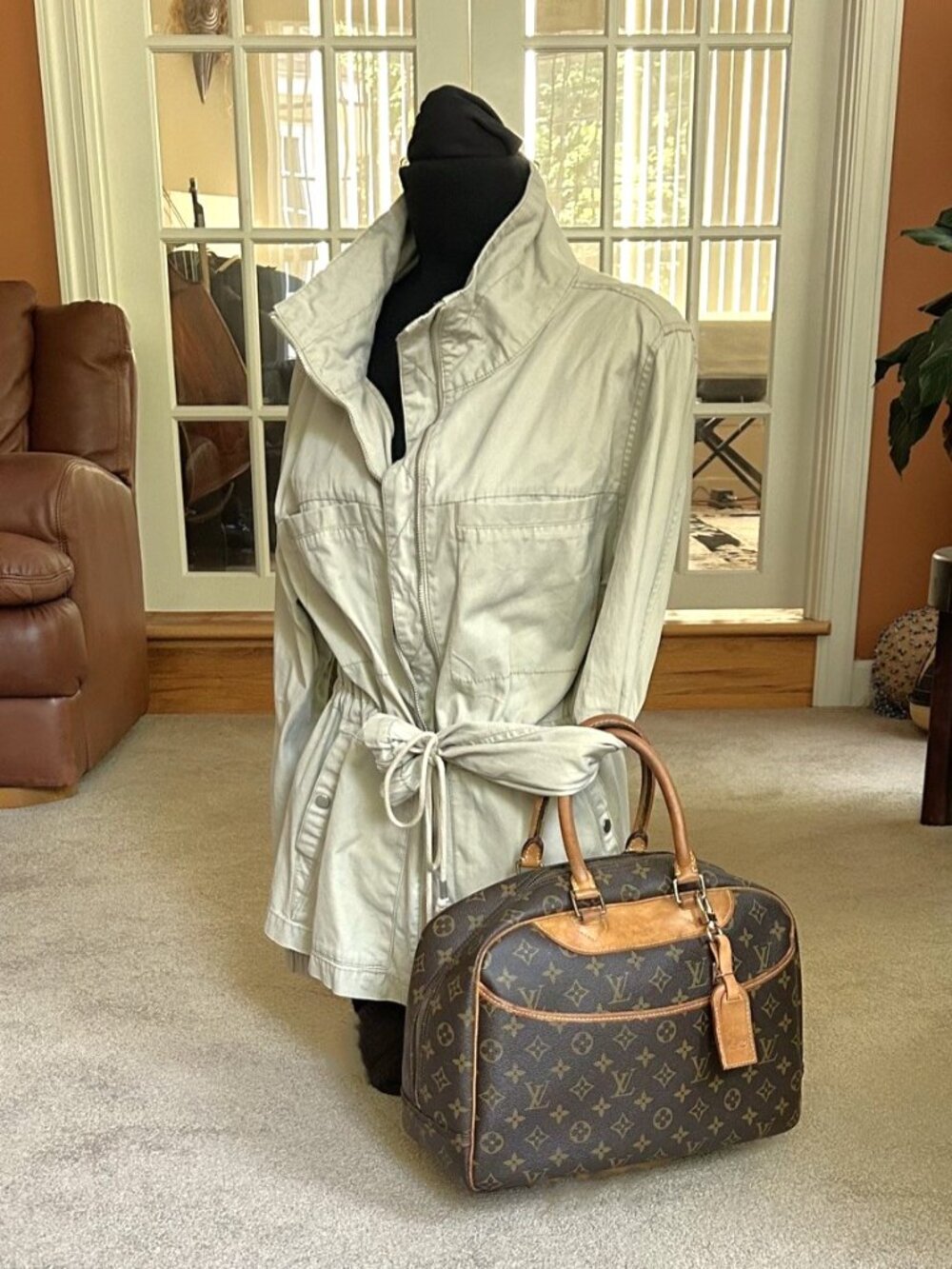 LOUIS VUITTON Monogram Deauville Tote Bag - Picture 2 of 15